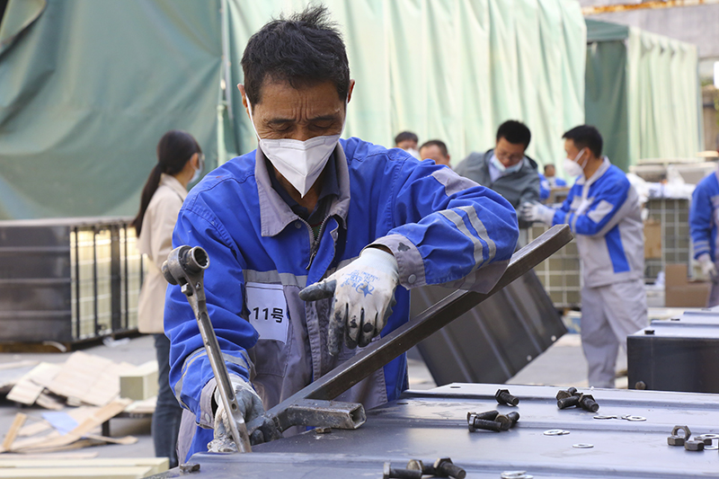 2021年新站高新区第五届劳动和技能竞赛暨利澳国际注册科技“催化剂组装技能竞赛”火热开赛